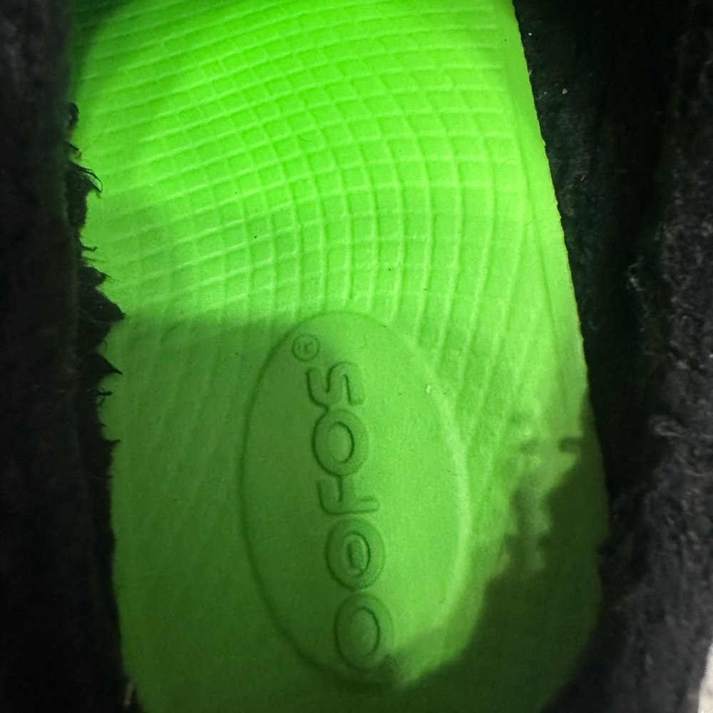 OOFOS Women's Black Clogs 7 - Picture 9 of 11